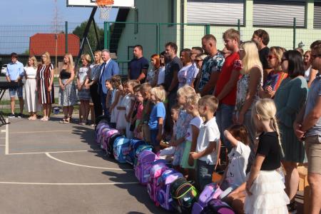 PRVI ŠOLSKI DAN BEGUNJE 03 FOTO LJUBO VUKELIČ